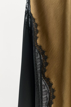 ZARA КОМБИНИРОВАННОЕ АТЛАСНОЕ ПЛАТЬЕ С КРУЖЕВОМ, РЫЖЕВАТО-КОРИЧНЕВЫЙ