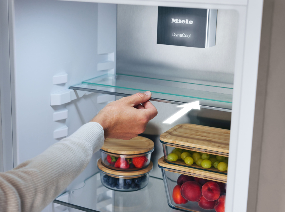 Встраиваемый холодильник Miele KFN 7844 C