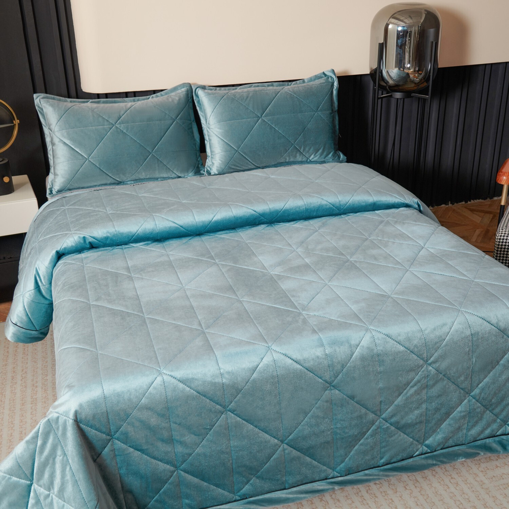 Велюровое покрывало в клетку с наволочками OVL040