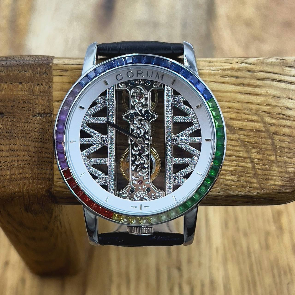 Часы Corum