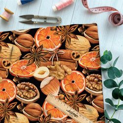Ткань габардин апельсины, корица и орехи на чёрном фоне