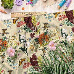 Ткань мембрана колибри в цветах