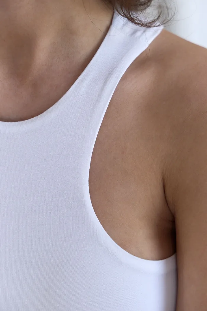 Кроп майка из модала белого цвета