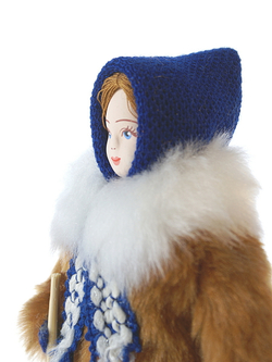 Кукла коллекционная девочка в шубке с лопаткой СССР