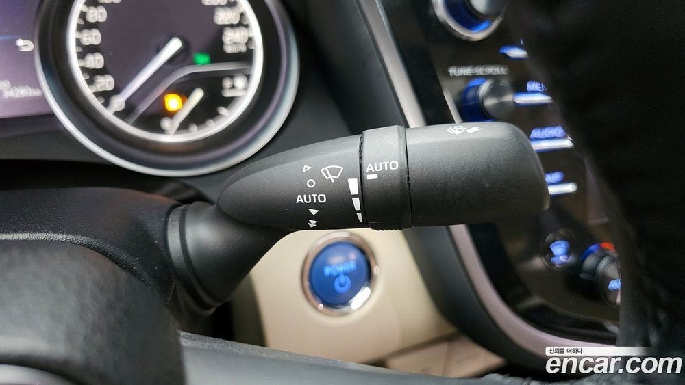Toyota Camry (XV70) 2.5 XLE Hybrid (05.2020)