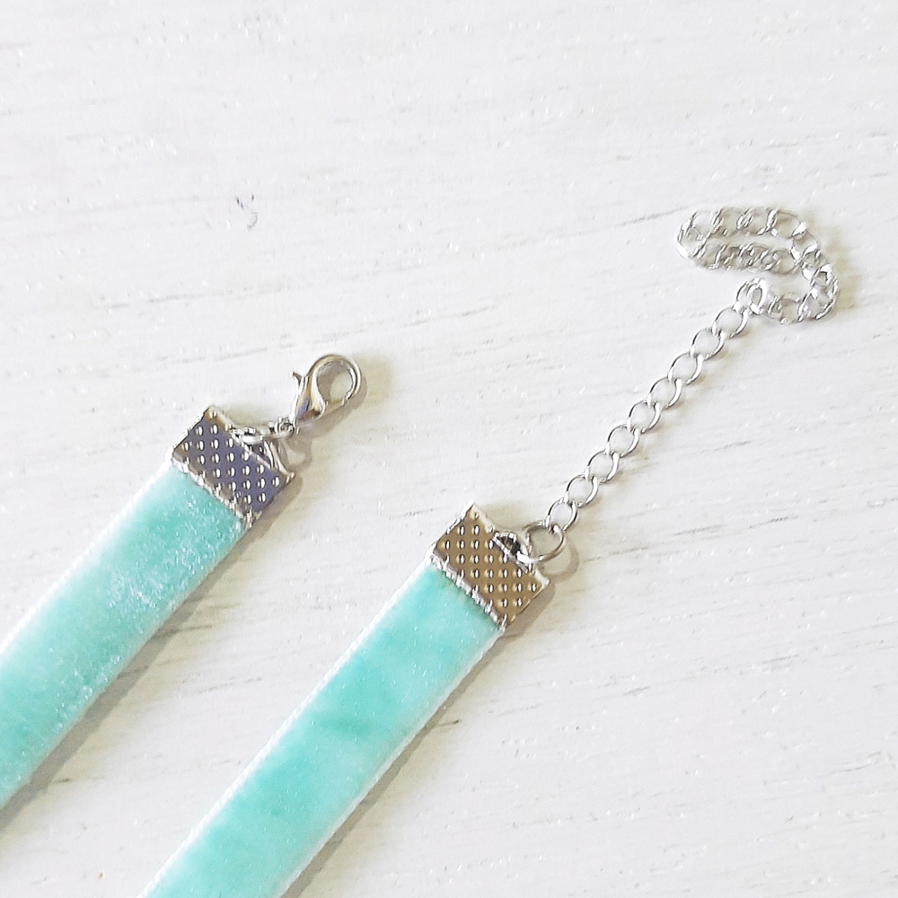 Мятный велюровый Чокер 1 см. 1 штука