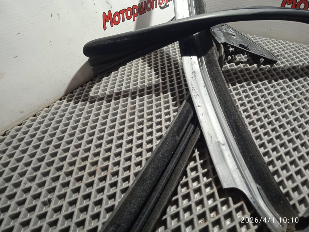 Уплотнитель правой передней двери Шкода Октавия А5 1,4 BUD Б/У