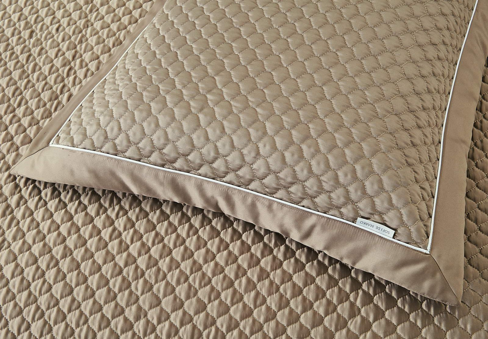 Покрывало 230x250 и 2 наволочки 50х70 Sofi De MarkO Молли кофейное