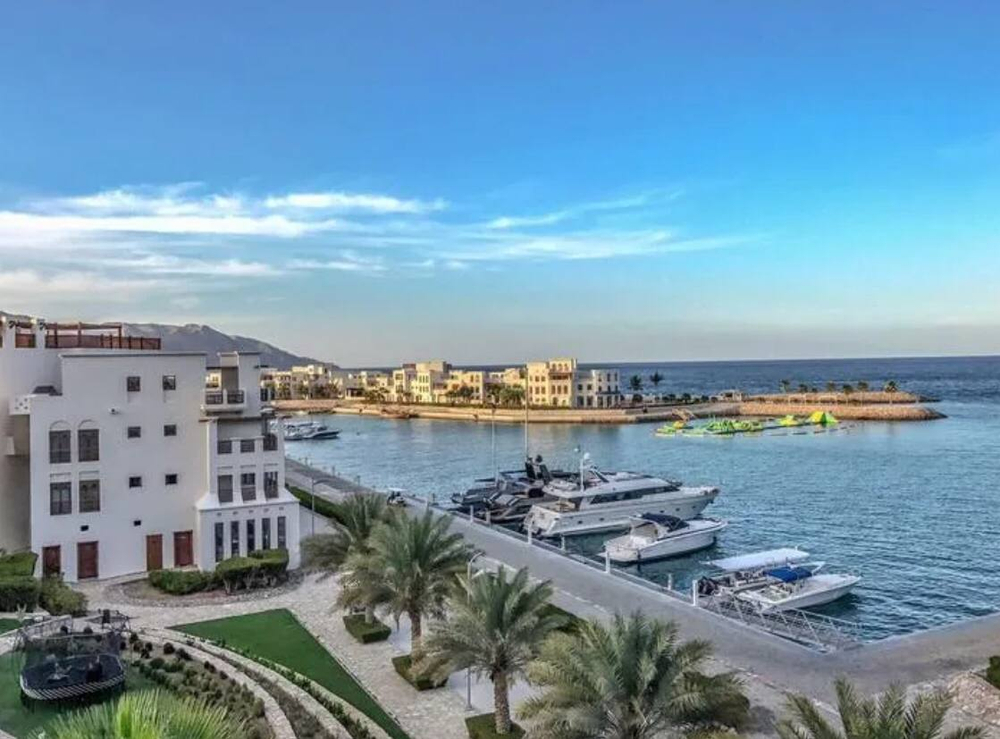 "OLIVE FARMS" Оман, Маскат. Расположенный на северном побережье Омана, Джебель-Сифа находится менее чем в часе езды от оживлённого города Маскат, предлагая идеальный баланс между удобством и уединением