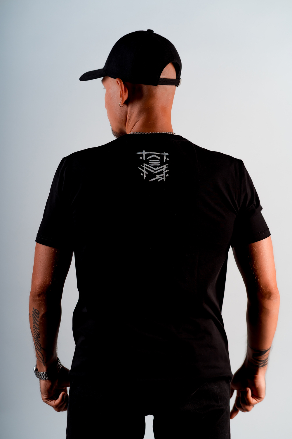 Футболка Тепло чёрная