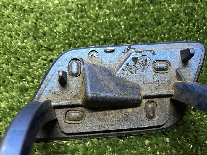 Крышка форсунки правая Mercedes A W176 (2012-2018)