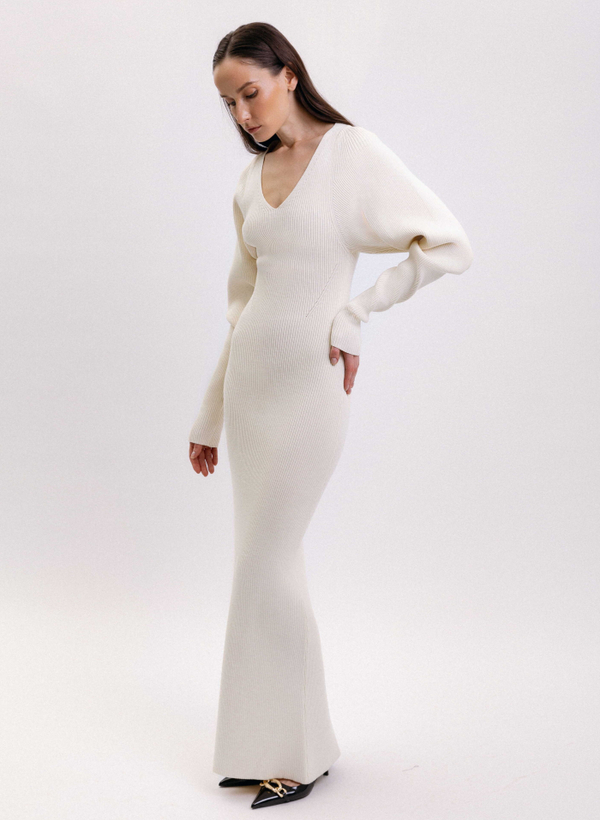 Платье макси с вырезом