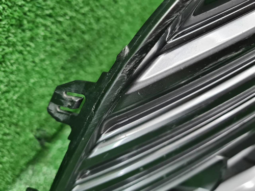 Решетка переднего бампера Toyota Camry xv70 17-21
