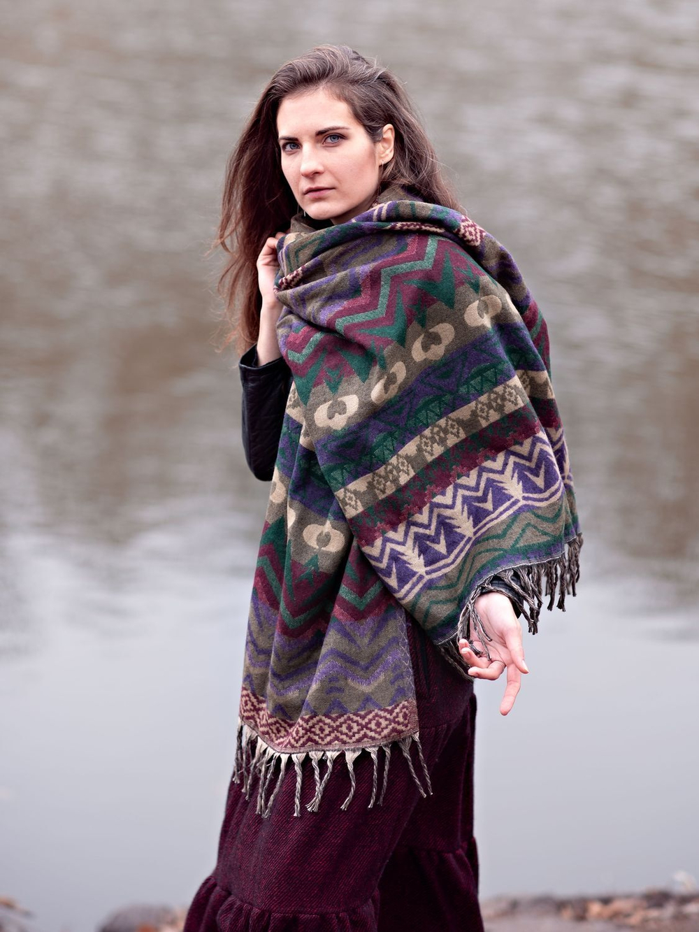 Шерстяной палантин с этно орнаментом