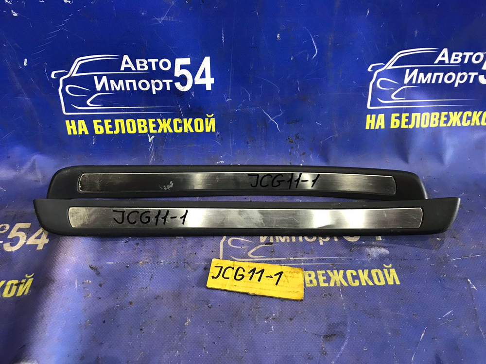 Порог левый пластиковый TOYOTA BREVIS 2001
