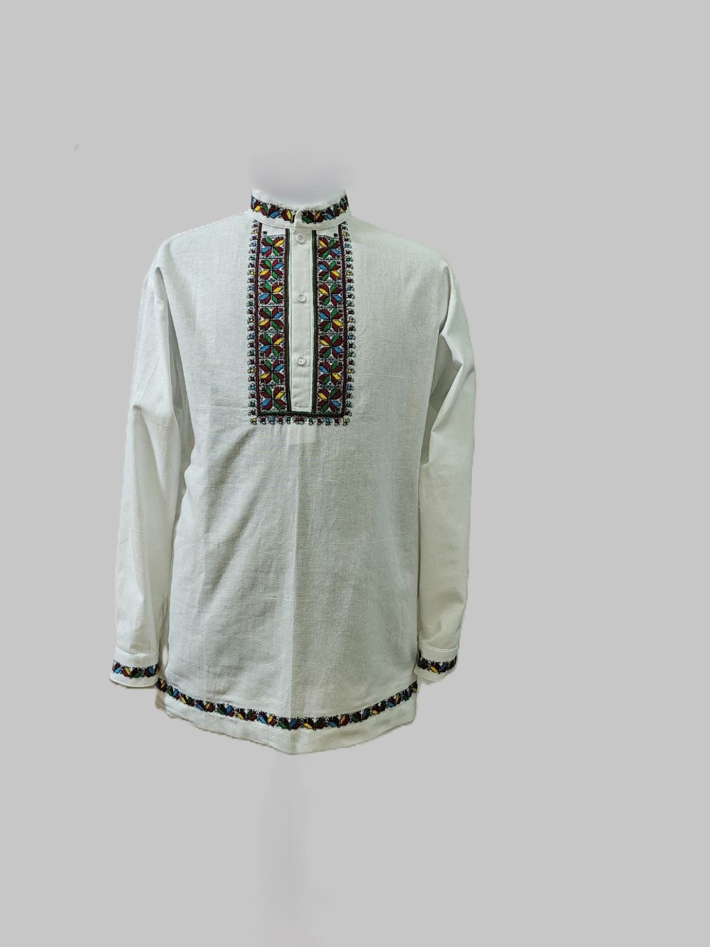 Мужская рубашка с вышивкой
