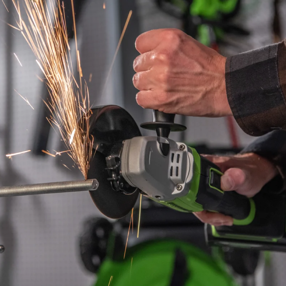 УШМ GREENWORKS GD24AGK2 в компл. с АКБ 2Ач. и ЗУ (3200207UA)