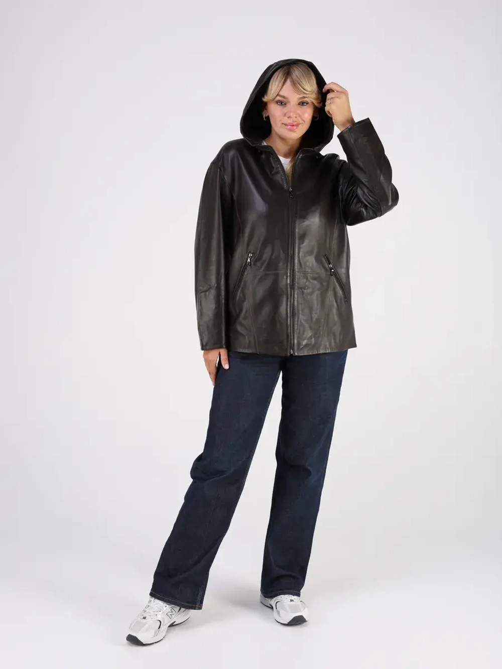 Кожаная куртка демисезонная с капюшоном оверсайз