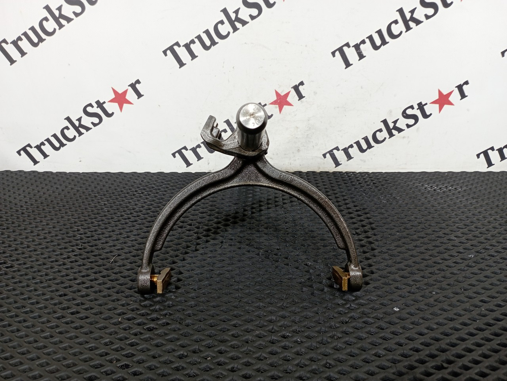 Вилка переключения передач