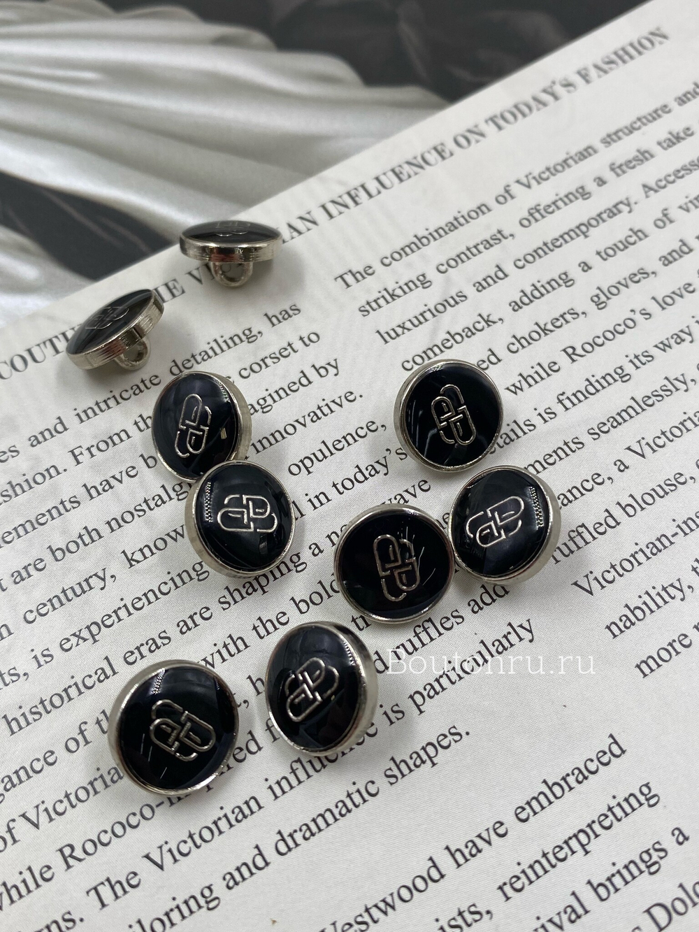 Пуговицы БЛНСГ серебристые лого черная эмаль