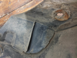 Брызговик передний правый Toyota  Corolla (E120) 00-07 Б/У Оригинал 7662102110