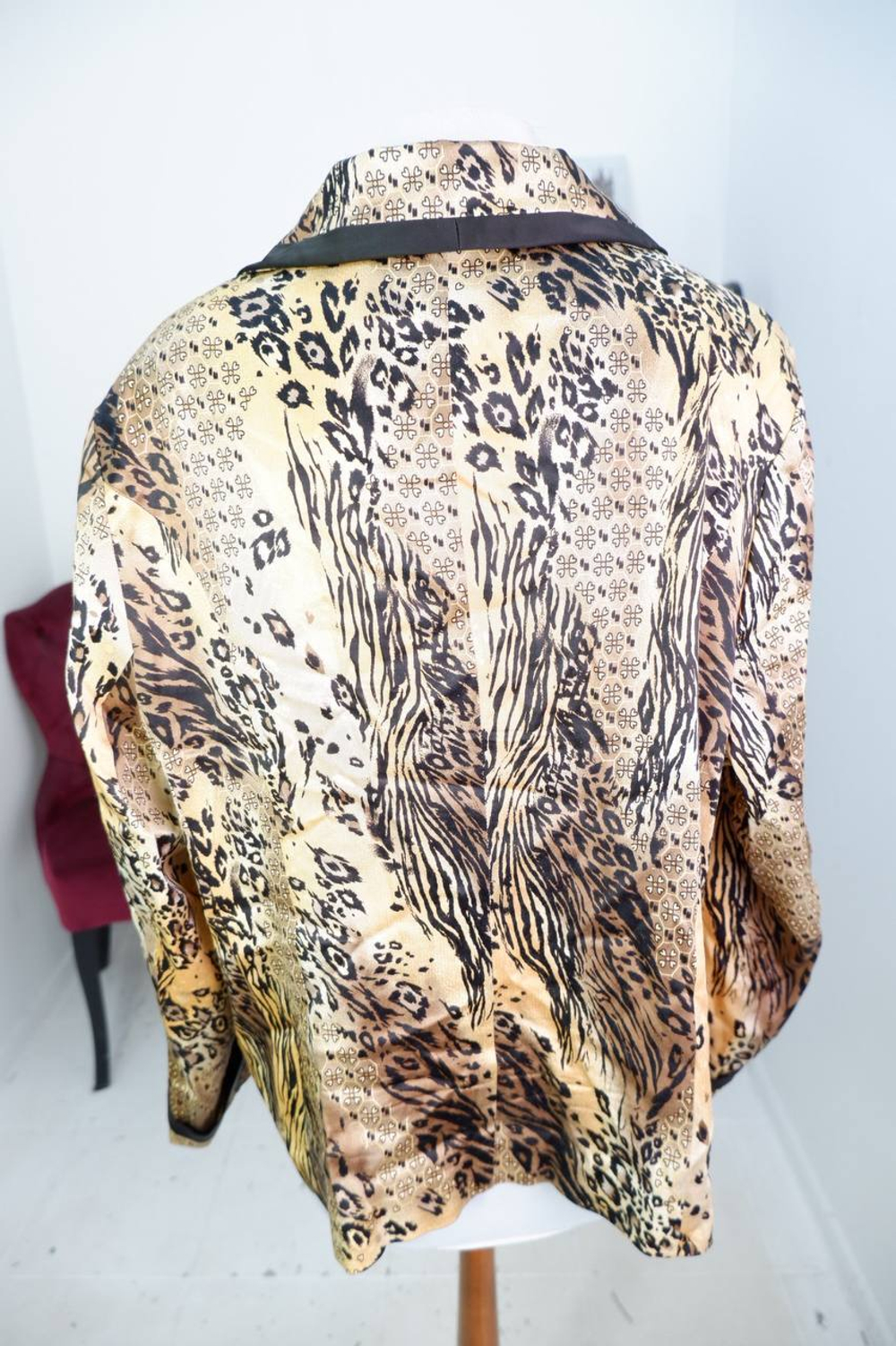 Жакет в смелой расцветке, визуально 56/58 размер