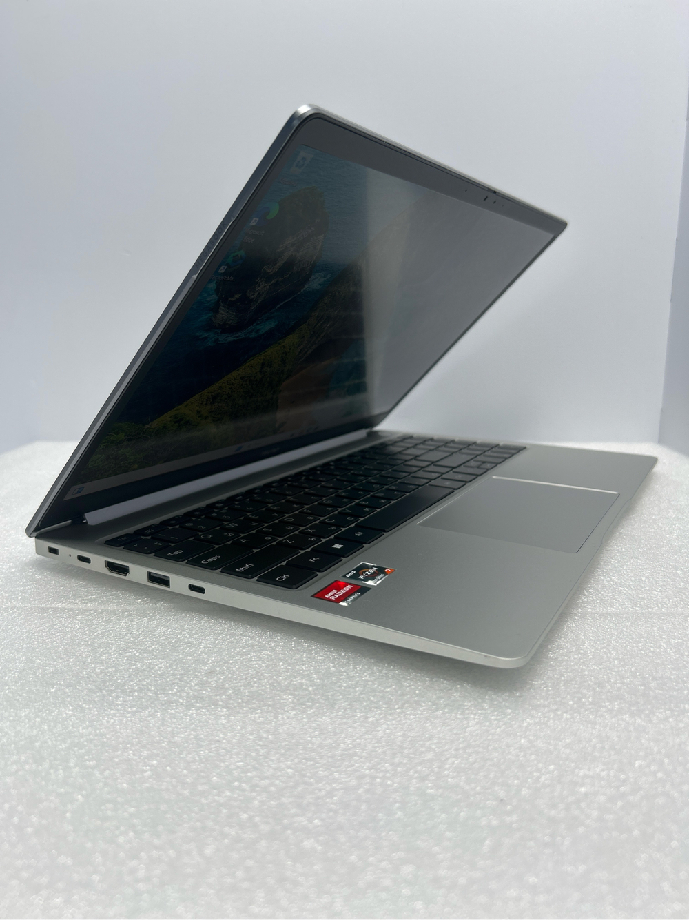 Ноутбук Tecno Megabook T1DA 15.6"/AMD Ryzen 7 5800U/RAM 16ГБ/SSD 512GB/AMD Radeon Graphics/1920*1080/IPS/DOS/Подсветка кл-ры: LED/серебристый. Состояние: Уценка/царапина на матрице