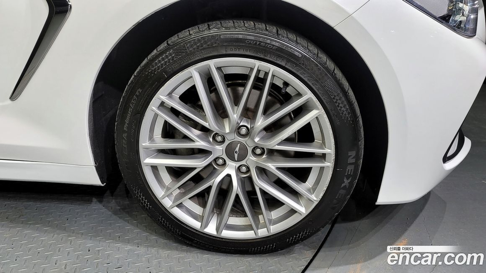 Genesis G70 2.0T AWD (11.2019)