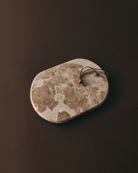 Сервировочная доска Orlina из бежевого мрамора 25 x 18 см