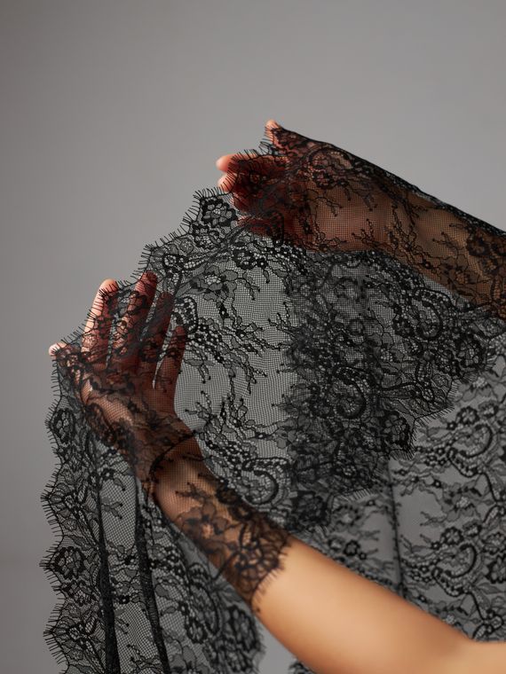 01-53 Кружево шантильи 23 см, черный 170