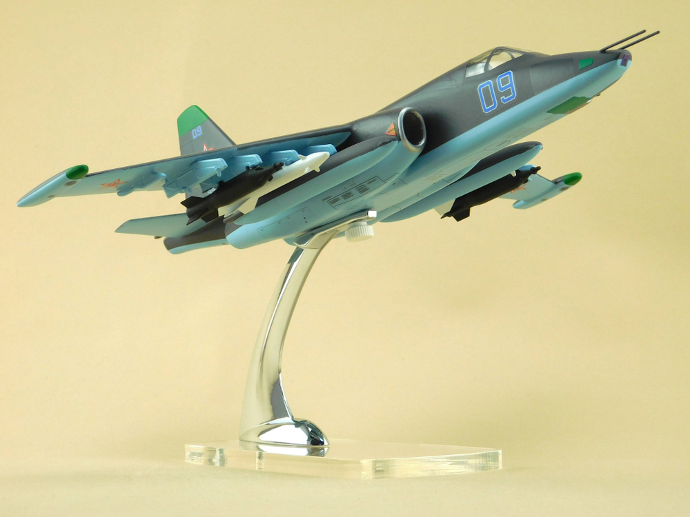 Модель самолета Су-25 (М1:48 ВВС России, RF-91968, 09, Грач)