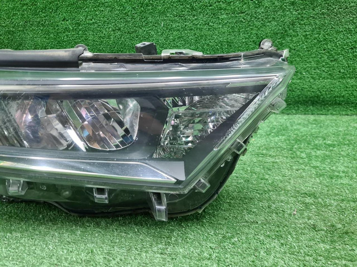 Битая Фара правая Toyota RAV4 5 XA50 (2018-нв) LED