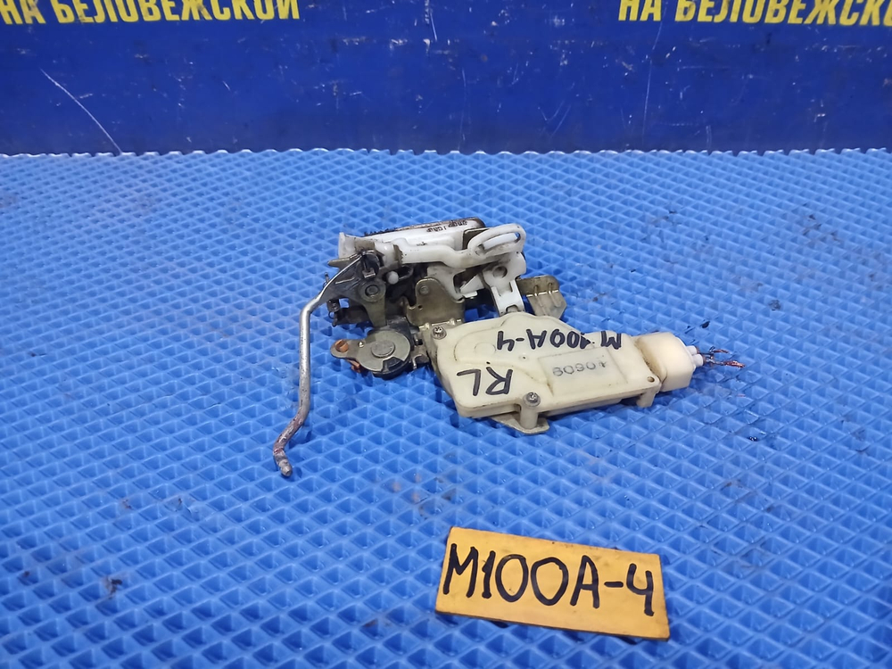 Замок двери задней левой TOYOTA DUET 1998-2000