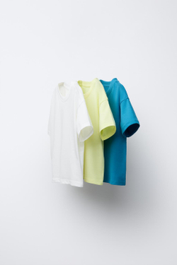 ZARA НАБОР ИЗ ТРЕХ ОДНОТОННЫХ ФУТБОЛОК, СИНИЙ