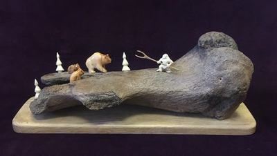 Охота на пещерного медведя, скульптурная композиция, сувенир из бивня мамонта