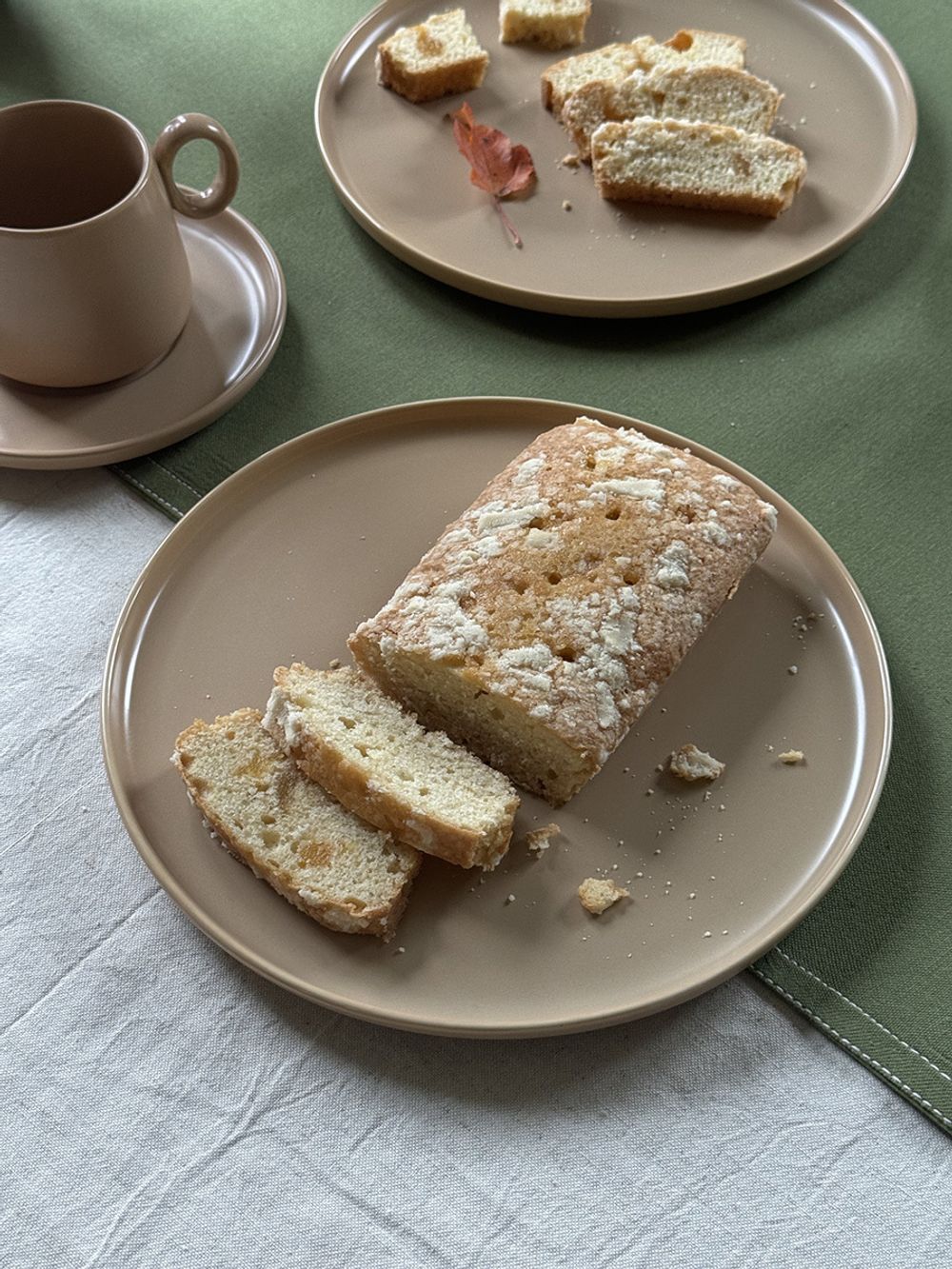 Набор из двух тарелок бежевого цвета из коллекции Essential, 25 см