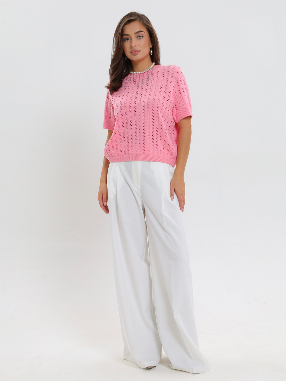 Ажурная футболка с вертикальными полосами