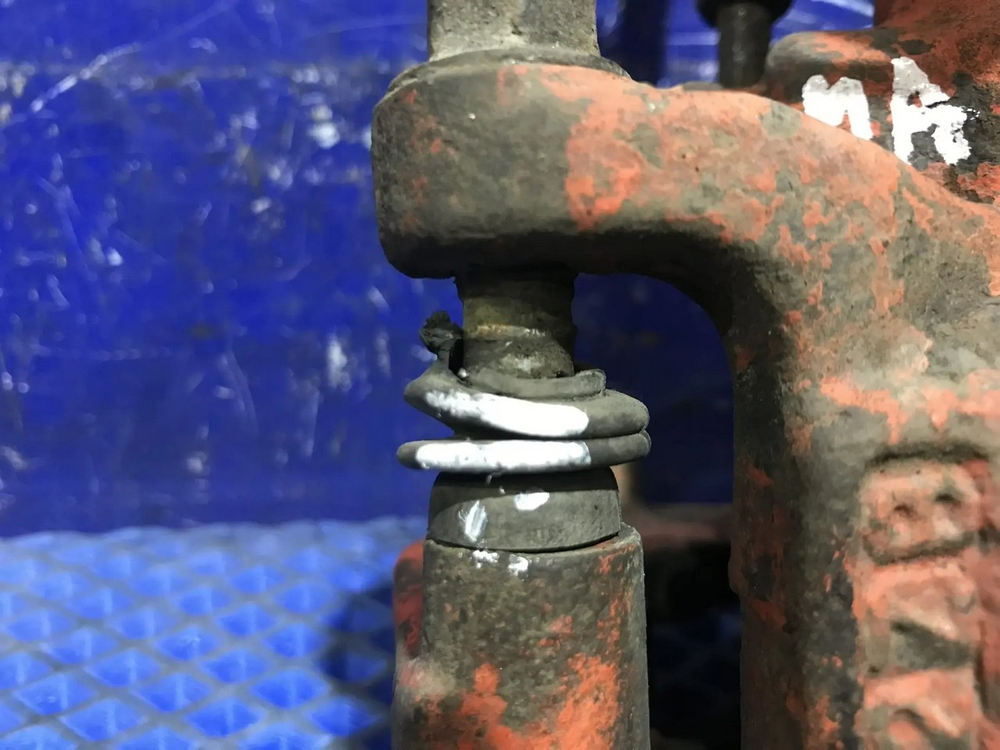 Суппорт тормозной задний правый MAZDA MAZDA6 2003