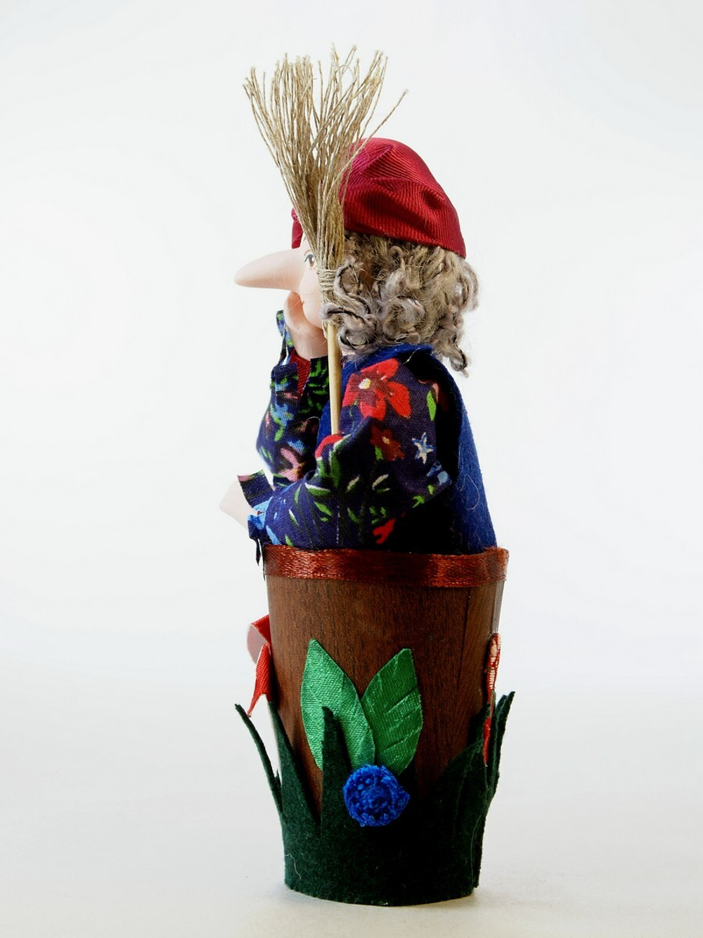 Кукла коллекционная Баба-Яга в ступе