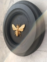 Панно на стену для интерьера Пчела