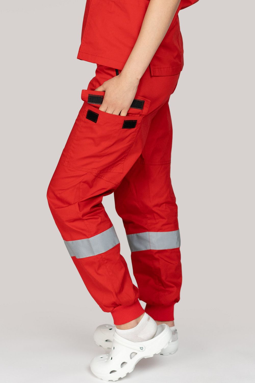 Брюки-джоггеры летние женские Скорая помощь MedicLine цв. КРАСНЫЙ
