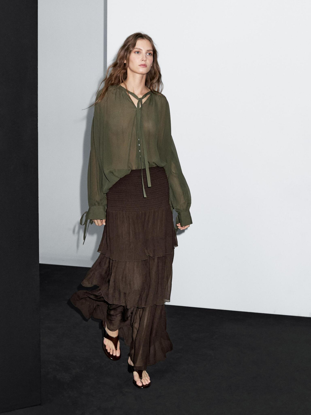 Massimo Dutti Длинная юбка с воланами, шоколадный