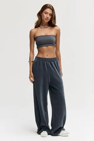 Широкие брюки на резинке из велюровой ткани графитового цвета