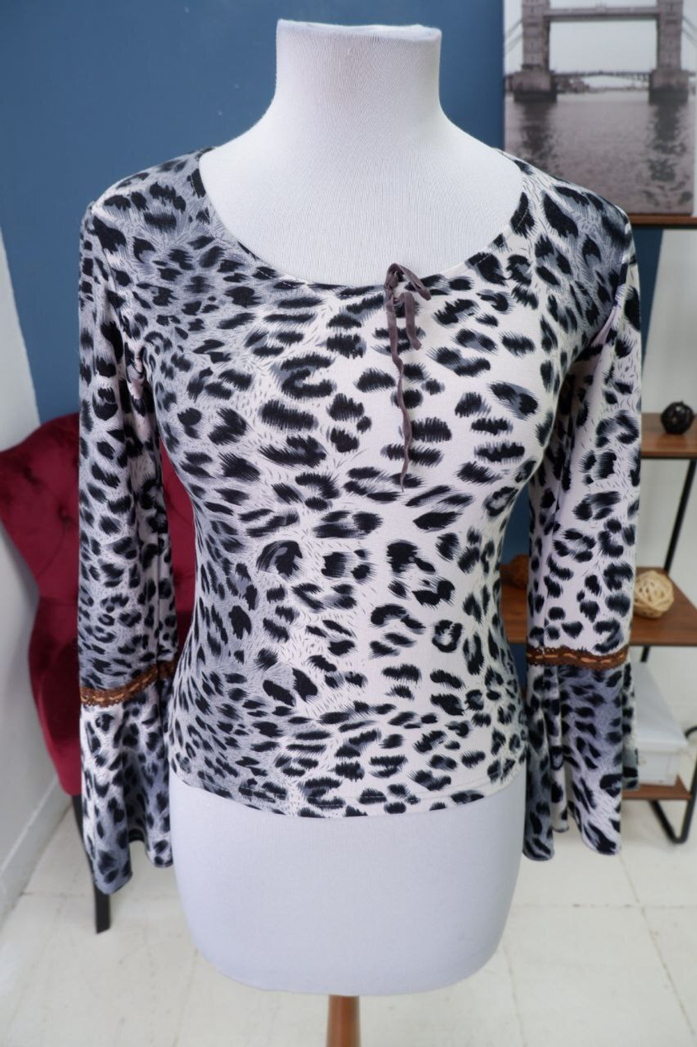 Джемпер с анималистичным принтом 44 размер