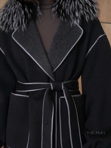 Черное двустороннее пальто на поясе с меховым воротником