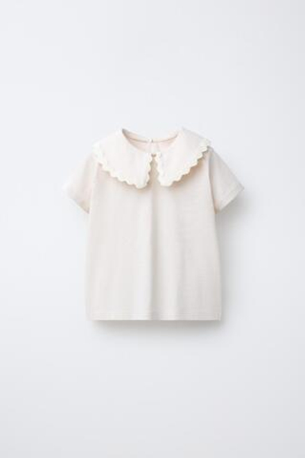 ZARA ФУТБОЛКА С ВОЛНИСТЫМ ОТЛОЖНЫМ ВОРОТНИКОМ, ЭКРЮ