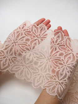 Кружево шантильи эластичное светло-пудровое ширина 20 см