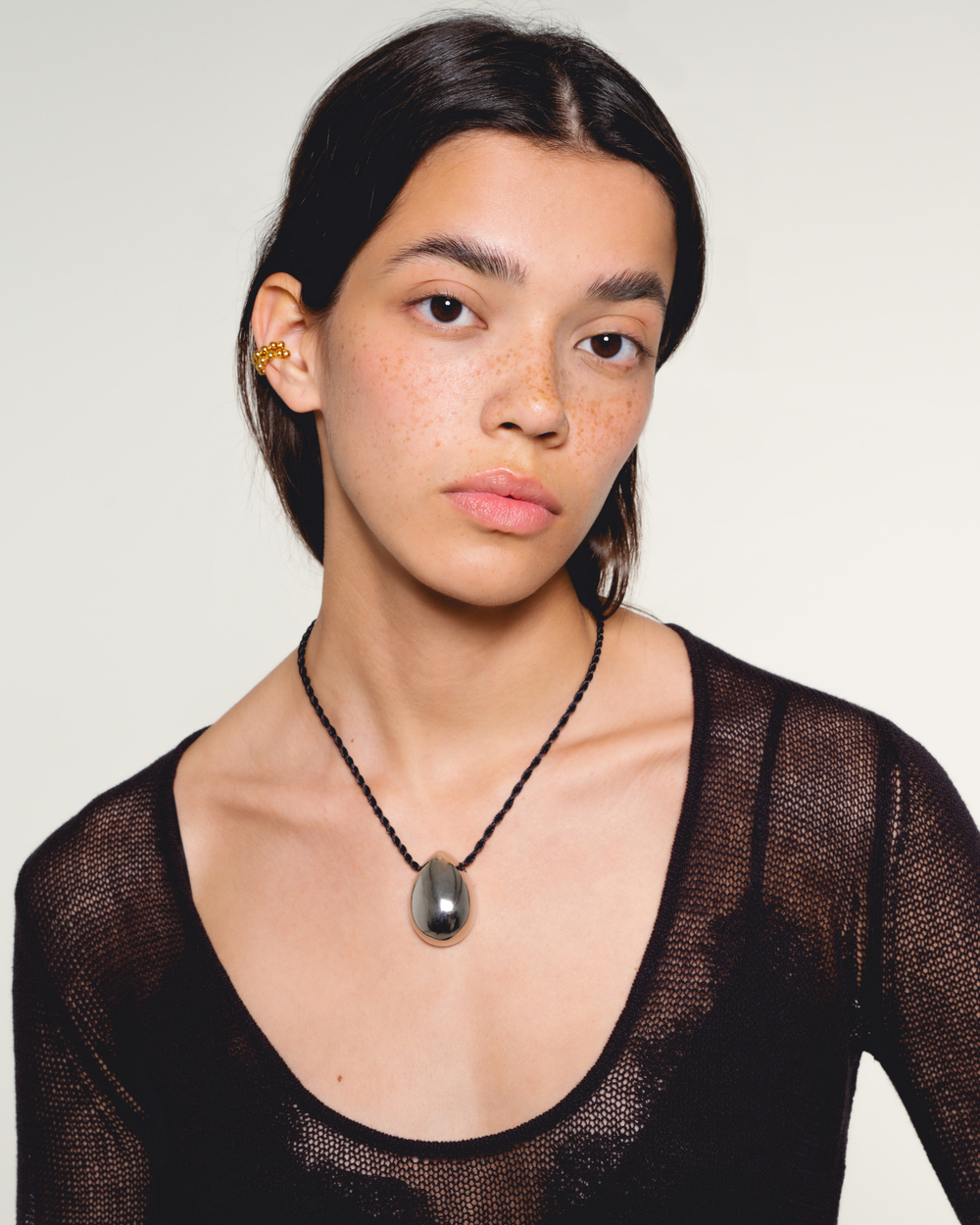 Подвеска крупный гладкий металл серебро, веревка