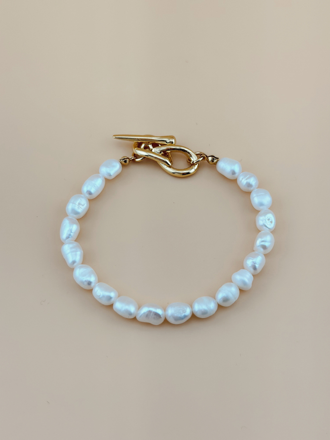 Браслет из жемчуга — крупный «рис» с застежкой на большой гвоздь