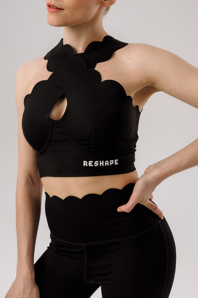 Топ с волнообразными краями с X-образными лямками